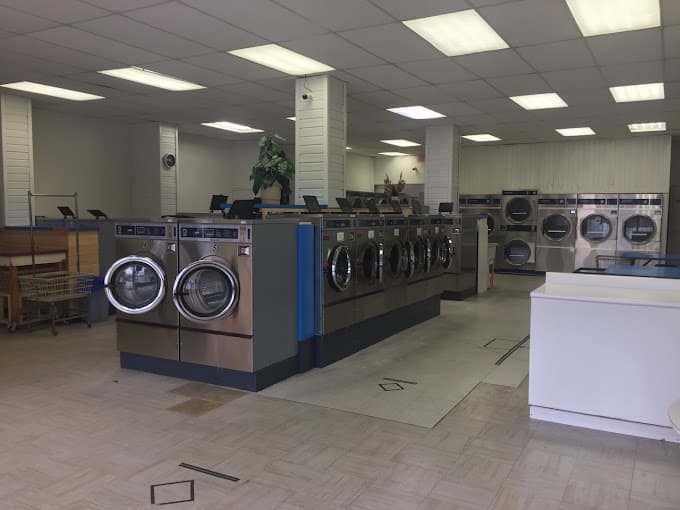 Illustration of sparkling clean laundry